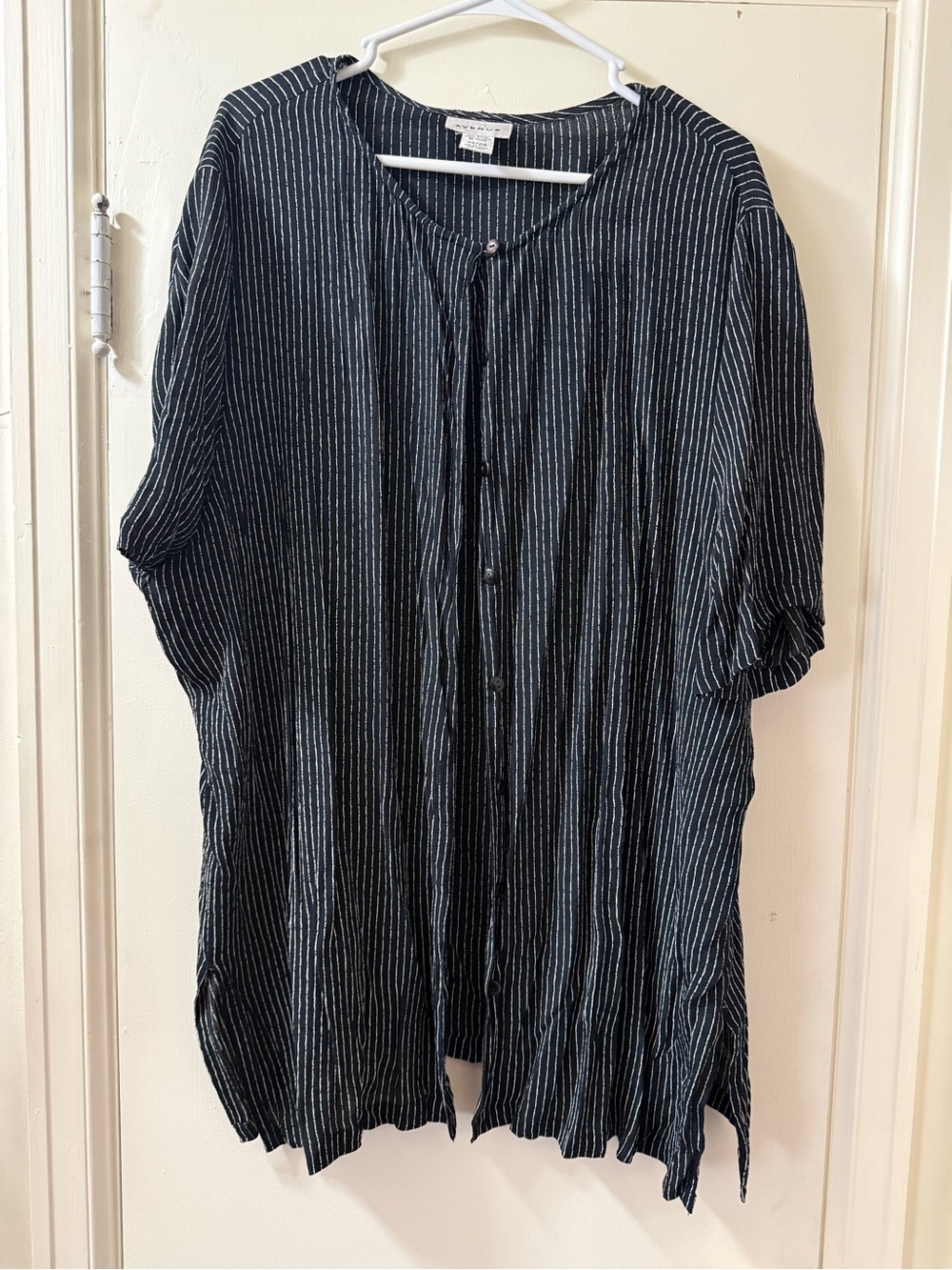Avenue Black Pinstripe Men's Button-Up Shirt 22/24